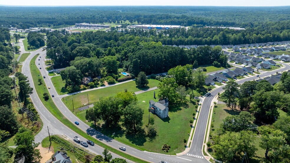 7260 Main St, Gloucester, VA à vendre - Photo du bâtiment - Image 2 de 8