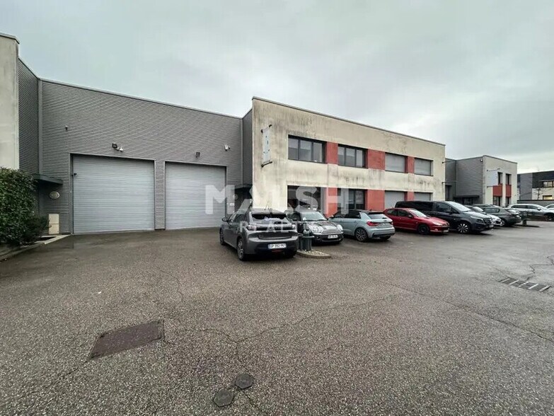 Flex dans Décines-Charpieu à louer - Photo du bâtiment - Image 2 de 12