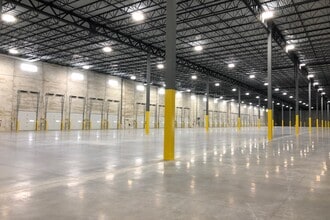 701 Bilter Rd, Aurora, IL for lease Interior Photo- Image 1 of 5