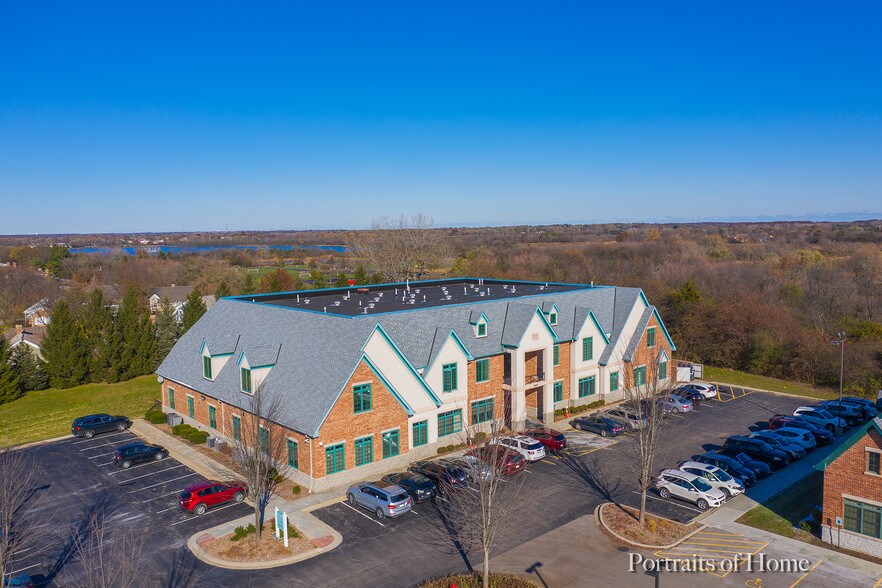 1531 Grove Ave, Barrington, IL à vendre - Photo du bâtiment - Image 2 de 39