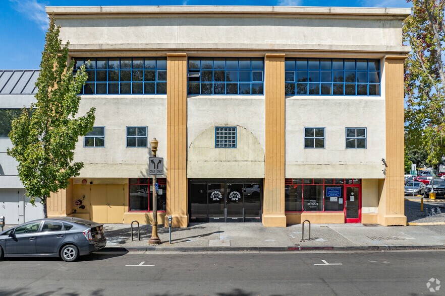 515 5th St, Santa Rosa, CA à louer - Photo du bâtiment - Image 2 de 3