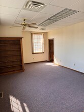 883 Hopmeadow St, Simsbury, CT à louer Photo intérieure- Image 2 de 6