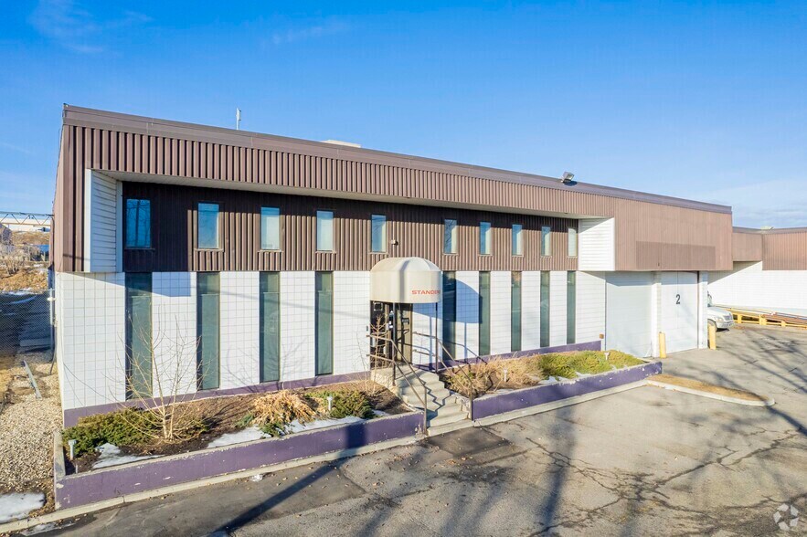 5775 11th St SE, Calgary, AB à vendre - Photo principale - Image 1 de 1