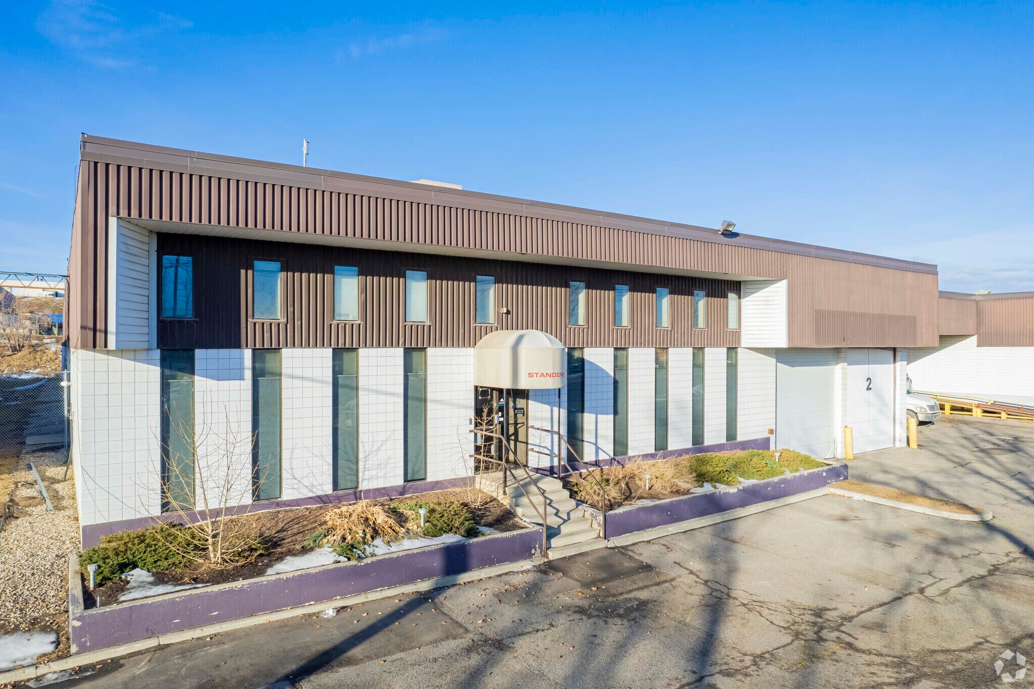 5775 11th St SE, Calgary, AB à vendre Photo principale- Image 1 de 1