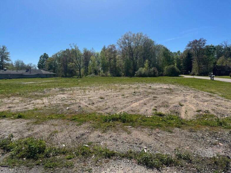8989 W Houghton Lake Dr, Houghton Lake, MI à vendre - Photo du bâtiment - Image 3 de 4