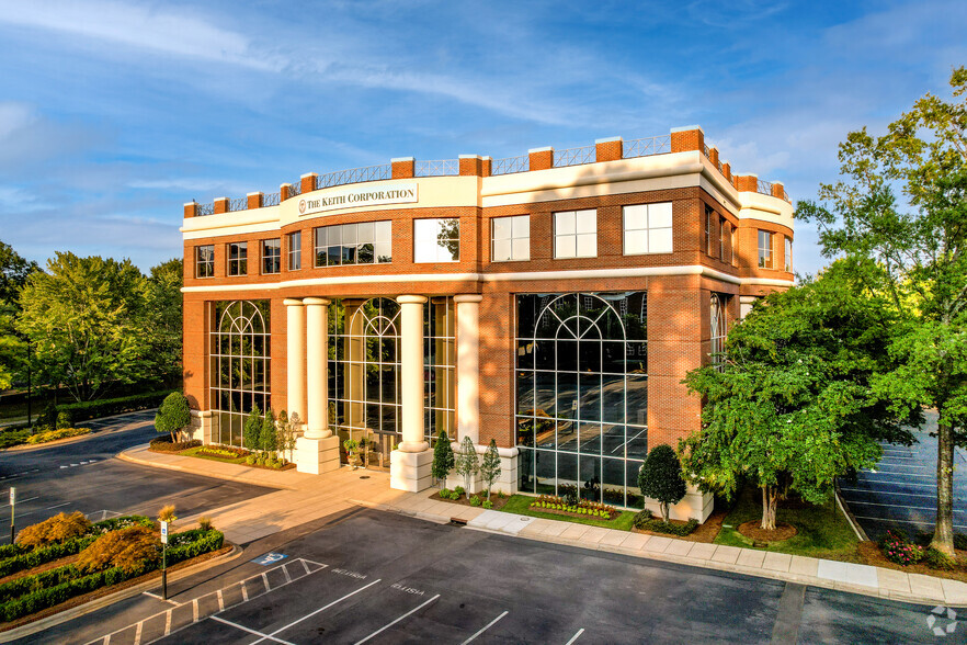 4500 Cameron Valley Pky, Charlotte, NC for lease - Building Photo - Image 1 of 18