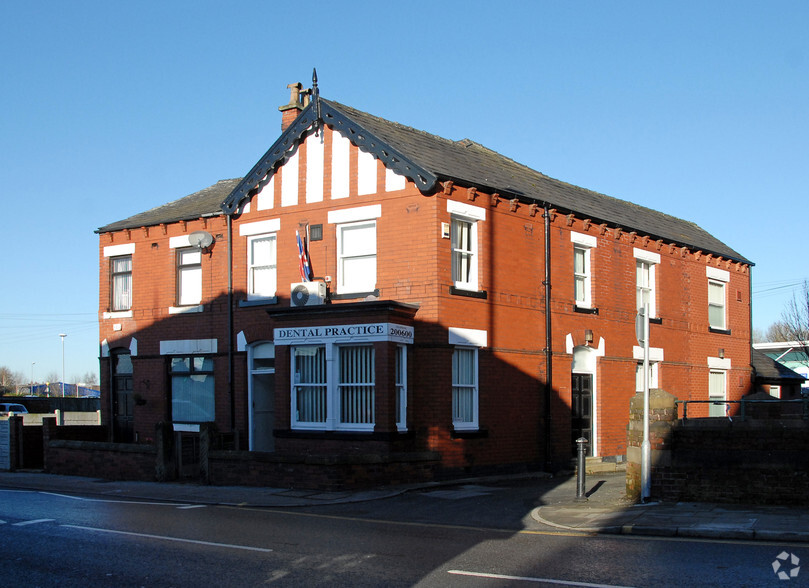 2-4A Cross St, Wigan for sale - Primary Photo - Image 1 of 2