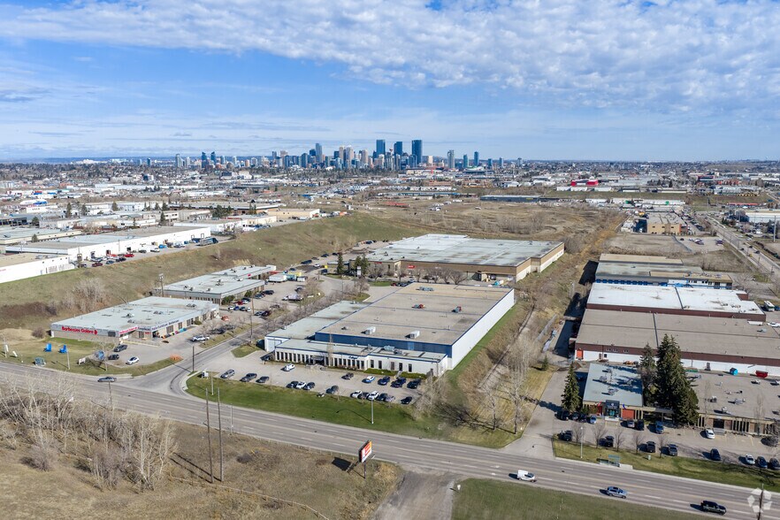 1110 58th Ave SE, Calgary, AB à louer - Aérien - Image 2 de 2