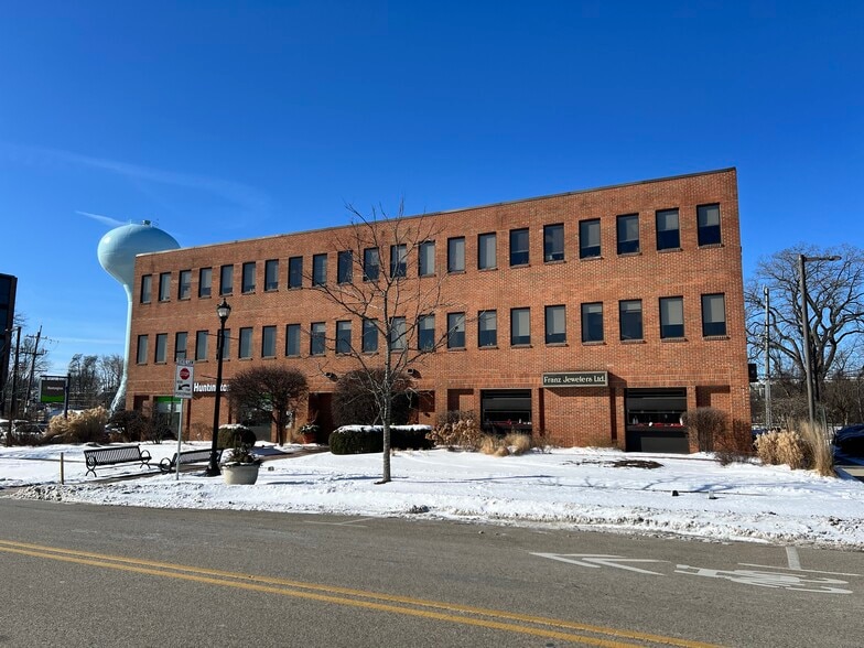 1220 Meadow Rd, Northbrook, IL for lease - Building Photo - Image 2 of 17