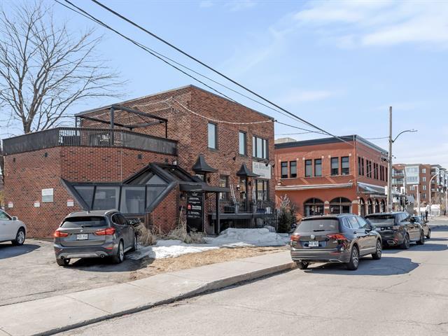 110 Rue Saint-Sylvestre, Longueuil, QC for sale Primary Photo- Image 1 of 1