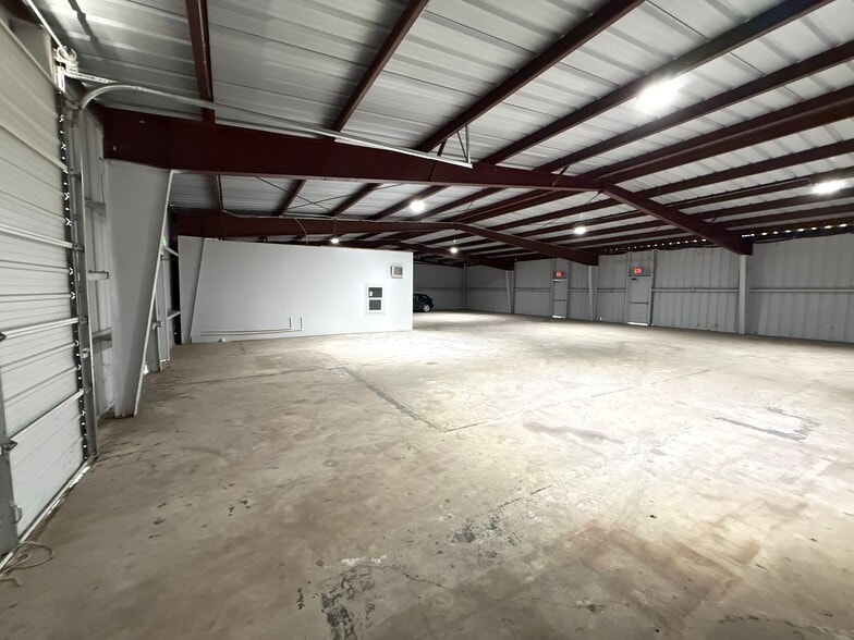 6229 Dixie Dr, Houston, TX for sale - Building Photo - Image 2 of 8