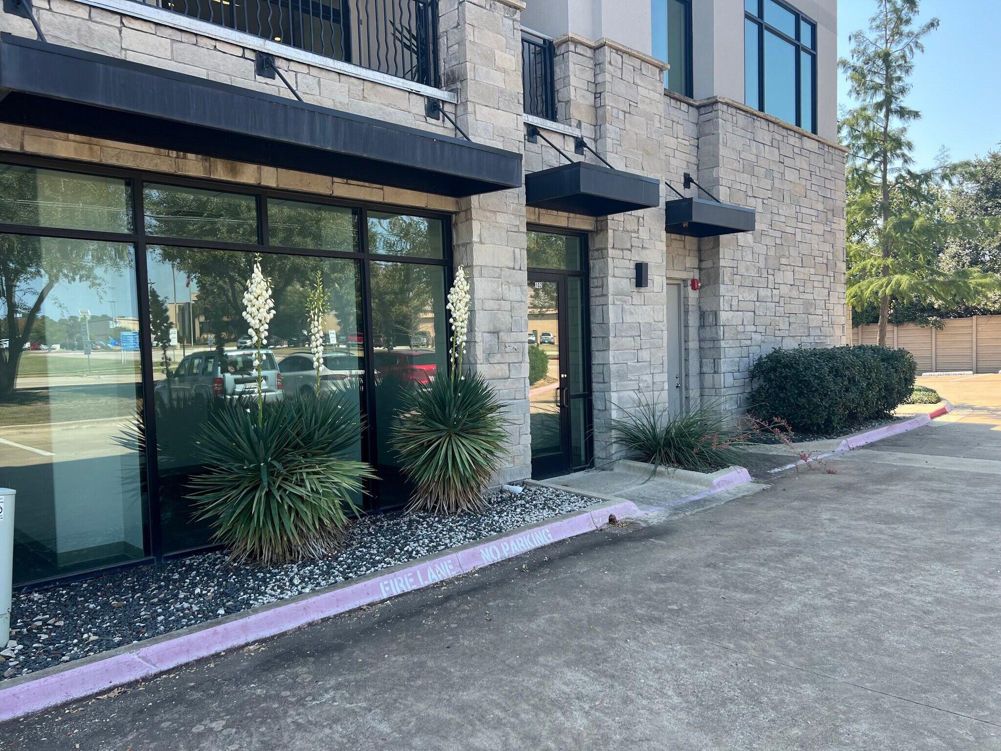 1201 Hall Johnson Rd, Colleyville, TX for lease Interior Photo- Image 1 of 2