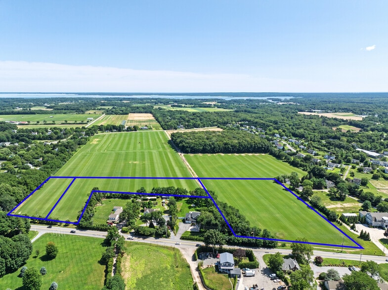 Sound Avenue, Aquebogue, NY à vendre - Photo du bâtiment - Image 3 de 6