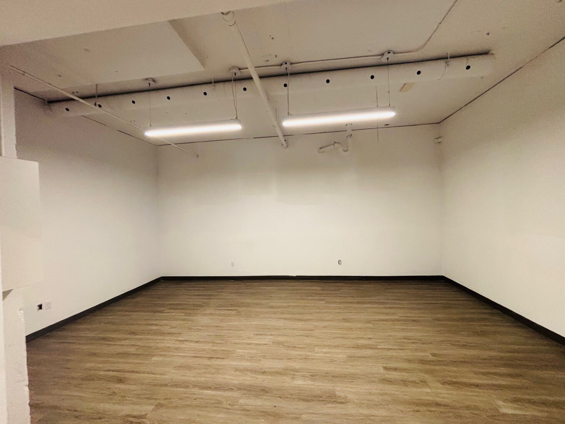 9090 Av Du Parc, Montréal, QC à louer Photo intérieure- Image 1 de 11