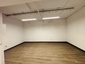 9090 Av Du Parc, Montréal, QC à louer Photo intérieure- Image 1 de 11