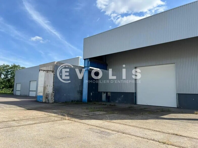 Flex dans Saint-Priest à louer - Photo du bâtiment - Image 3 de 18