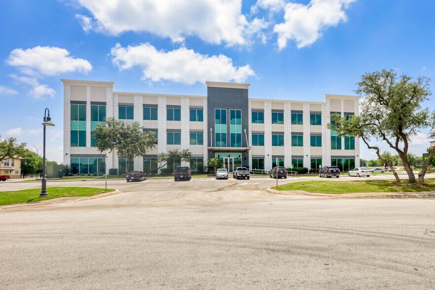 3239 N Loop 1604, San Antonio, TX à louer - Photo du bâtiment - Image 3 de 14