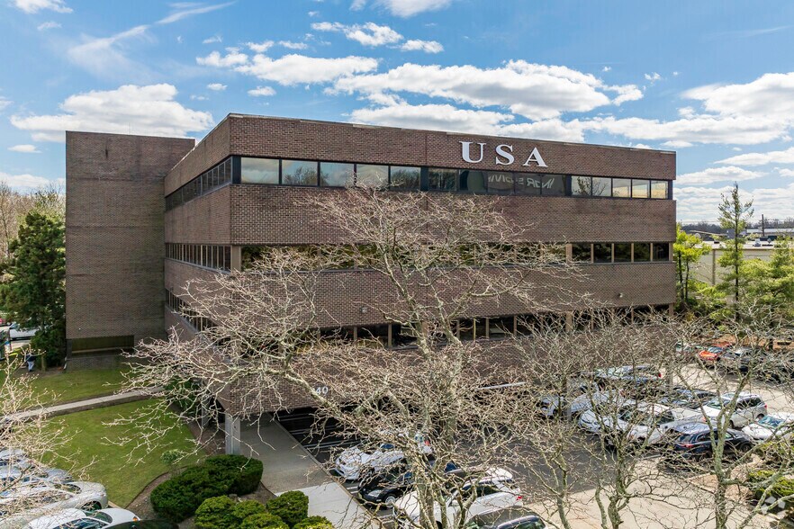 240 Frisch Ct, Paramus, NJ à louer - Photo du bâtiment - Image 1 de 7