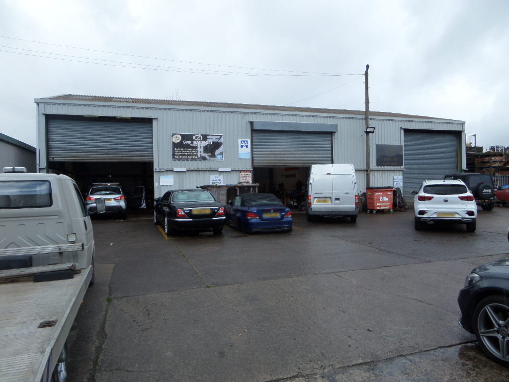 PRINCES WAY BRIDGEND INDUSTRIAL ESTATE portefeuille de 2 propriétés à vendre sur LoopNet.ca Photo du bâtiment- Image 1 de 6