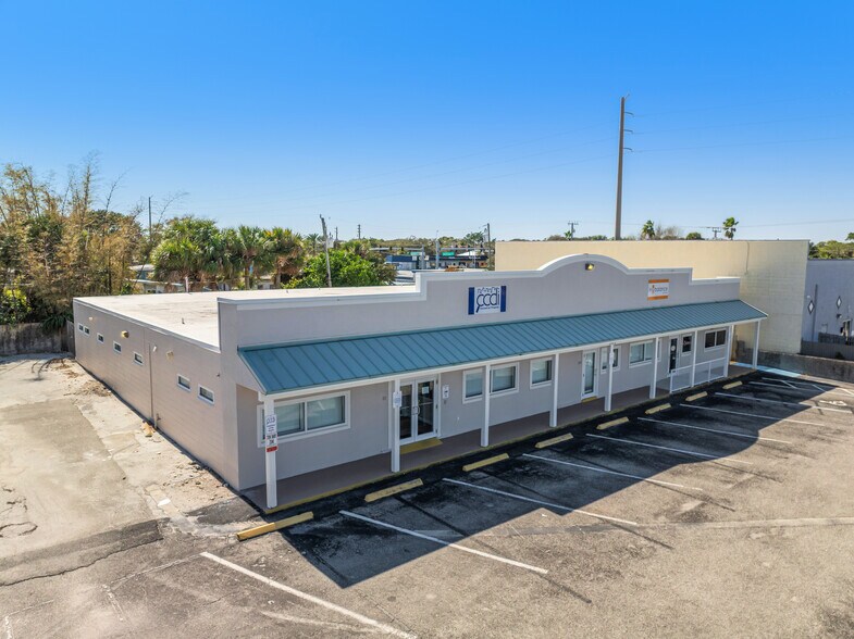 105 Cleveland Ave, Cocoa Beach, FL à louer - Photo du bâtiment - Image 3 de 10