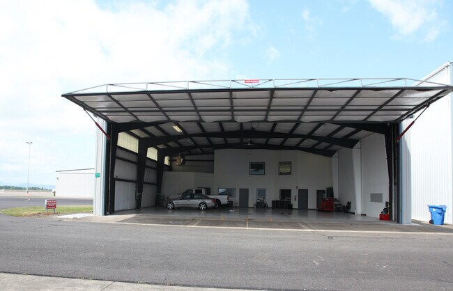 Plus de détails pour 90325 Grumman, Eugene, OR - Spécialité à vendre