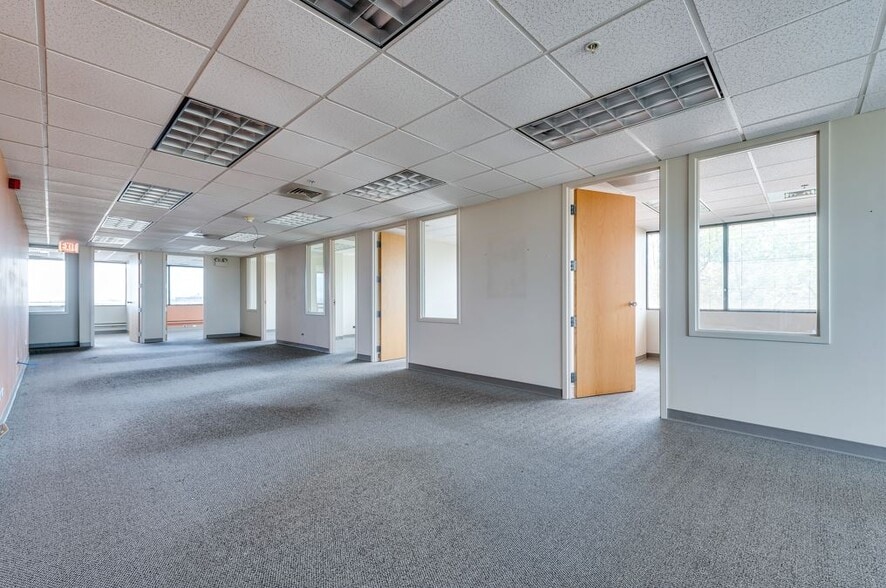 10600 W Higgins Rd, Rosemont, IL for lease - Interior Photo - Image 3 of 9