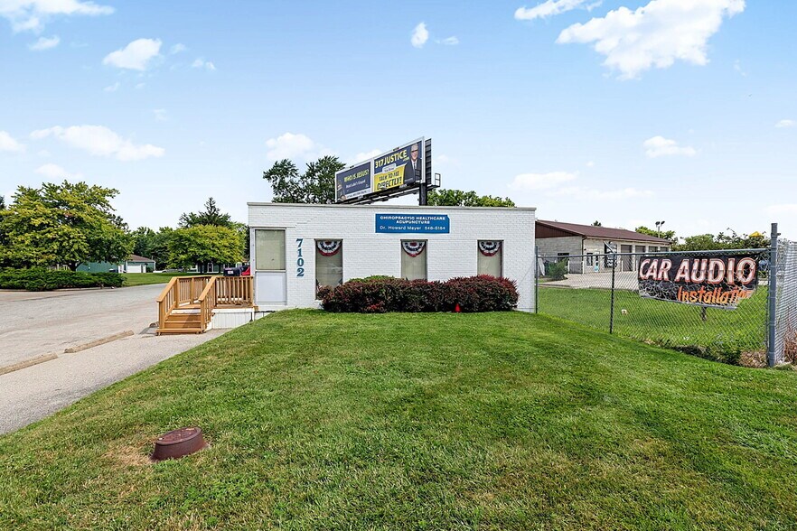7102 E Pendleton Pike, Indianapolis, IN à vendre - Photo du bâtiment - Image 2 de 92