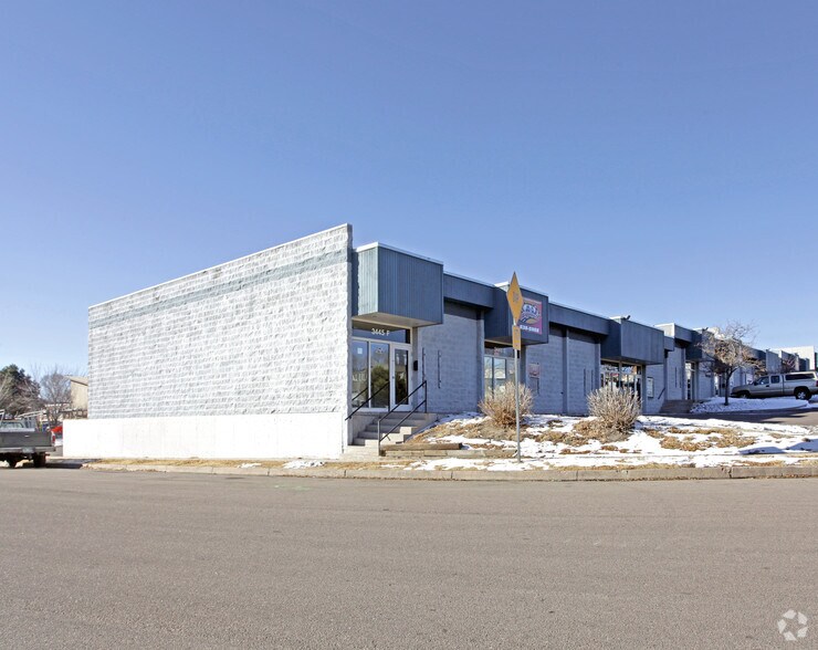 N Chelton Loop portefeuille de 3 propriétés à vendre sur LoopNet.ca - Photo principale - Image 2 de 3