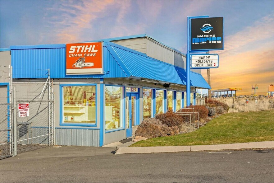 1810 SW Highway 97, Madras, OR à vendre - Photo du bâtiment - Image 2 de 51