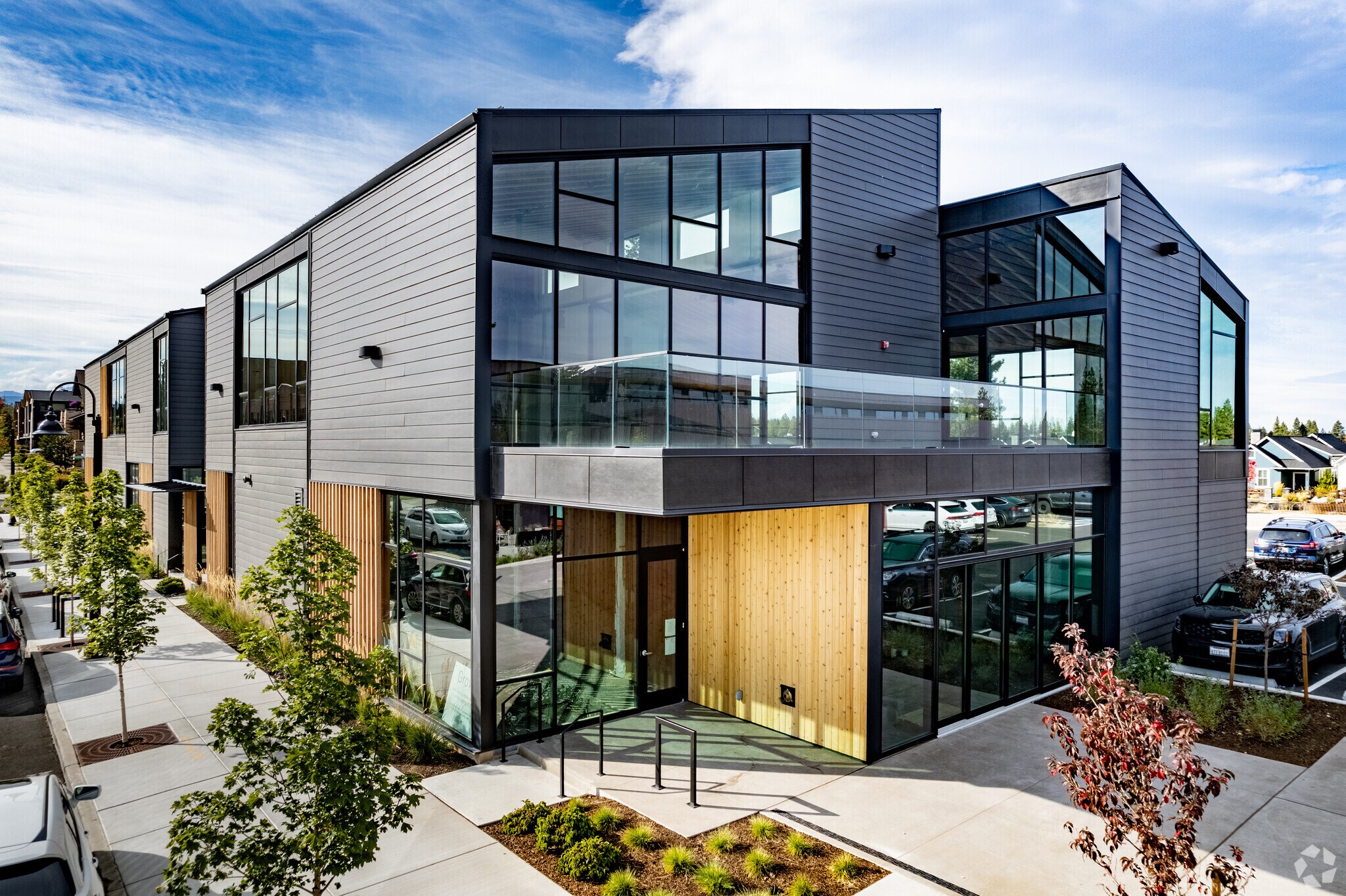 2838 NW Crossing Dr, Bend, OR à louer Photo principale- Image 1 de 11