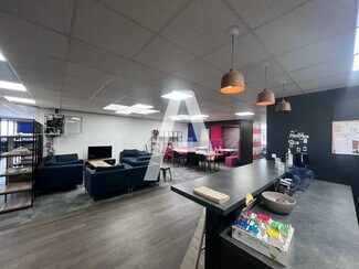 Plus de détails pour Local d'activités à louer