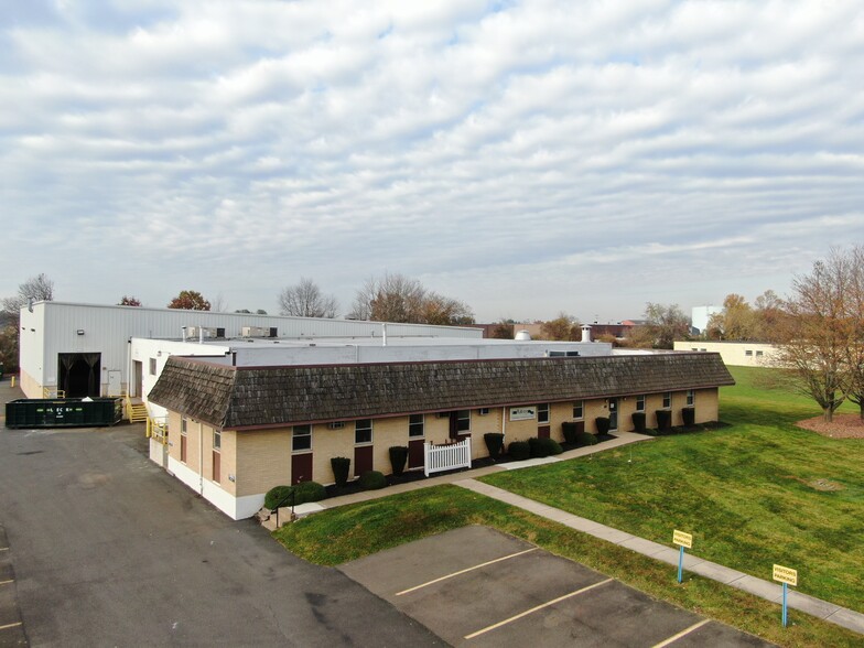 30 Industrial Dr, Warminster, PA for lease - Building Photo - Image 3 of 6