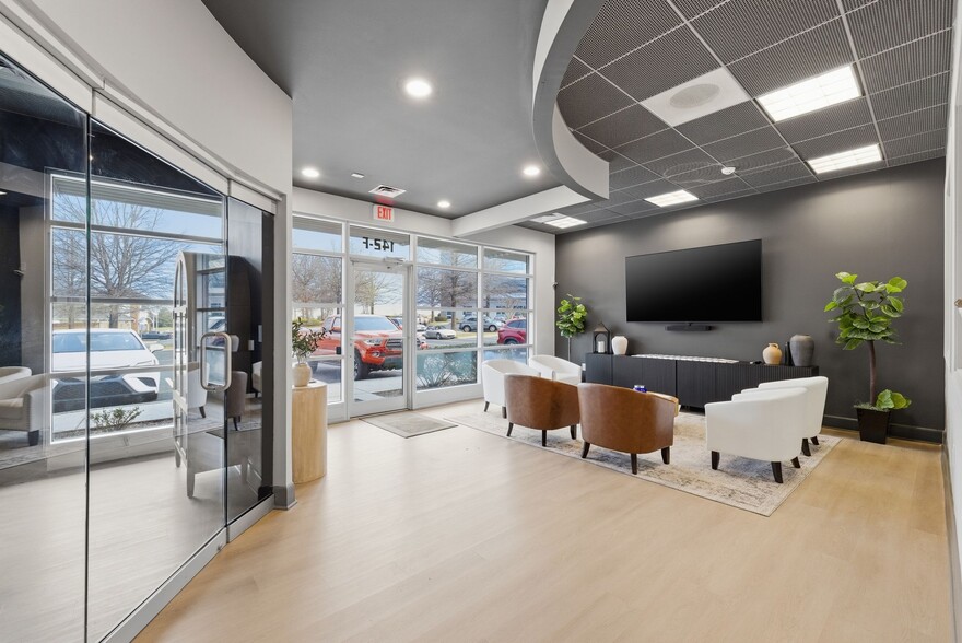 142 S Cardigan Way, Mooresville, NC for lease - Interior Photo - Image 2 of 25