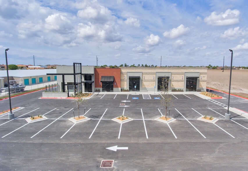 931 S McColl Rd, Edinburg, TX for lease - Building Photo - Image 3 of 8