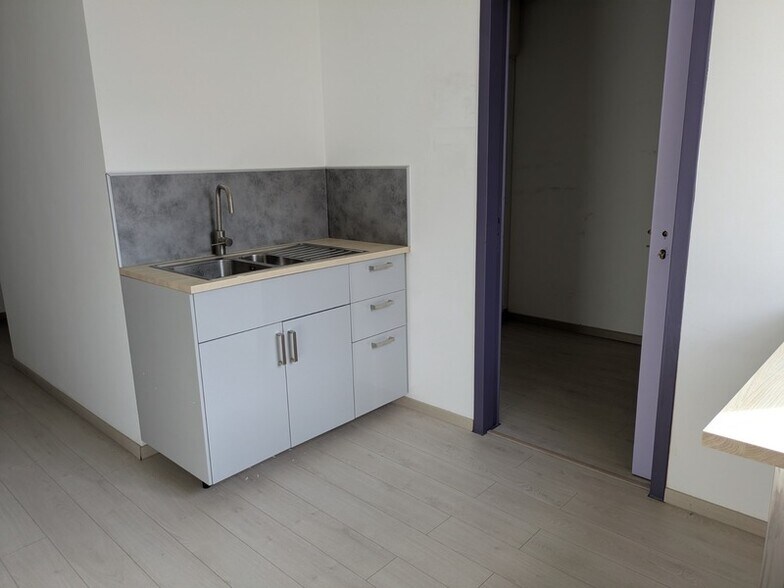 Office in Grenoble for sale - Interior Photo - Image 3 of 8