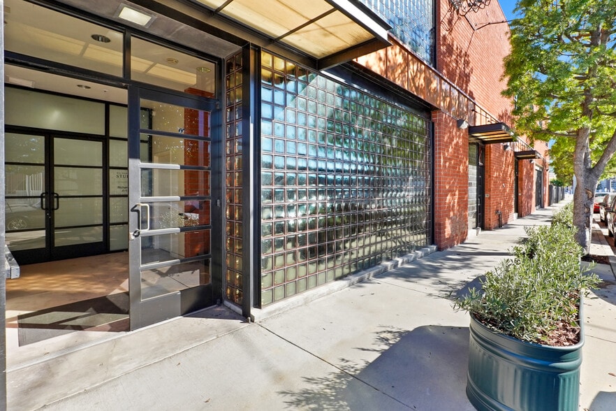 2330 Pontius Ave, Los Angeles, CA for lease - Building Photo - Image 2 of 19
