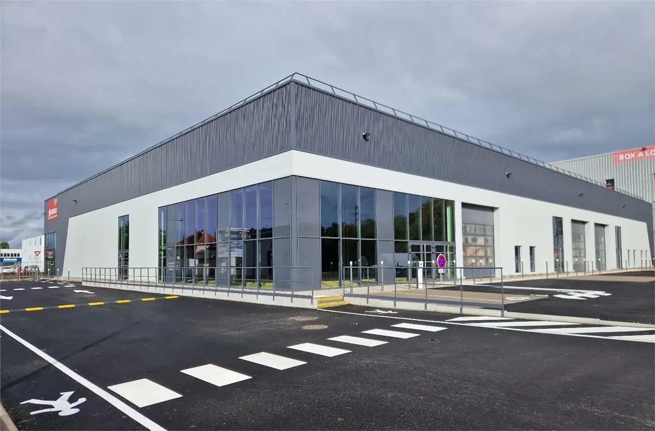 Flex in Metz for lease Building Photo- Image 1 of 19