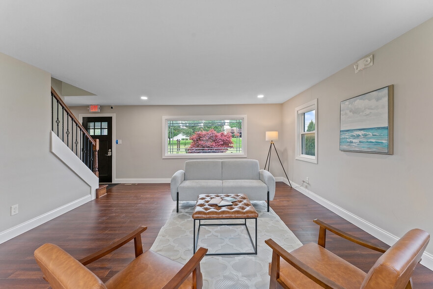 784 McClurg Rd, Youngstown, OH for sale - Interior Photo - Image 2 of 26