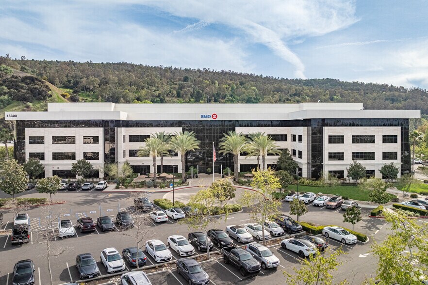 13300 Crossroads Parkway North, City Of Industry, CA à louer - Photo du bâtiment - Image 3 de 26