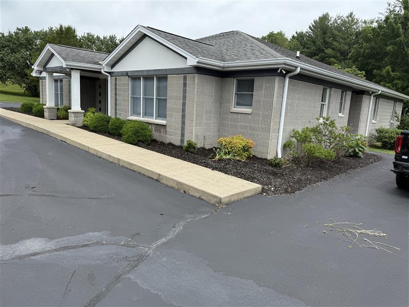 201 Professional Park Dr, Glasgow, KY for lease Building Photo- Image 1 of 8