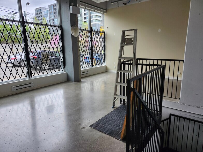 1205 Queen St W, Toronto, ON à louer - Photo du bâtiment - Image 3 de 13