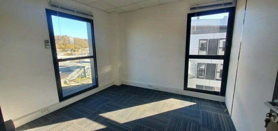 Office in Brignais for lease - Interior Photo - Image 3 of 4