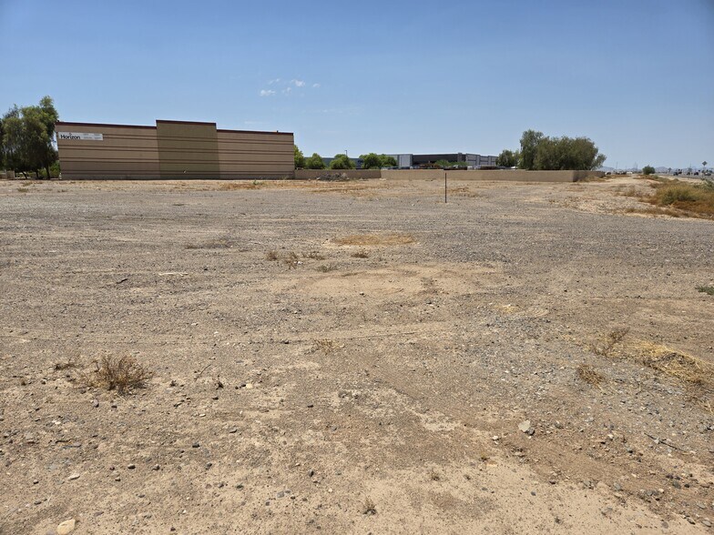 Terrain dans Goodyear, AZ à vendre - Photo du bâtiment - Image 3 de 4