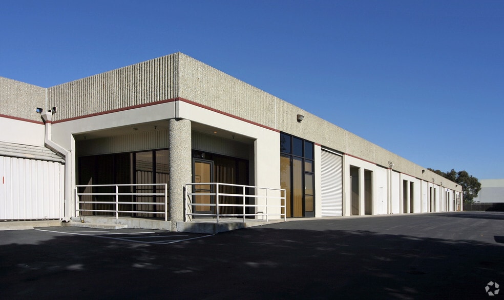 8939 Vernon Ave, Montclair, CA à louer - Photo du bâtiment - Image 2 de 12