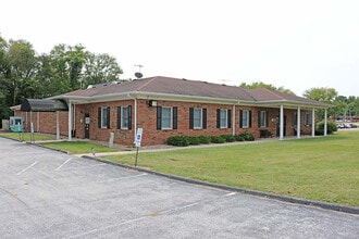 28 N 64th St, Belleville, IL for sale Interior Photo- Image 2 of 8