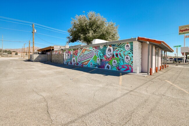 Plus de détails pour 5200 Doniphan Dr, El Paso, TX - Commerce de détail à vendre