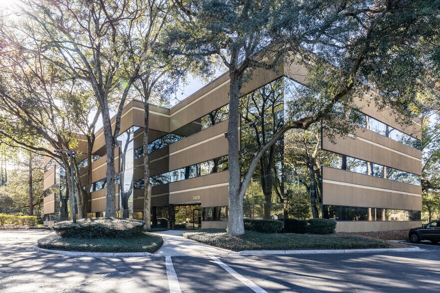 7400 Baymeadows Way, Jacksonville, FL à louer - Photo du bâtiment - Image 1 de 8