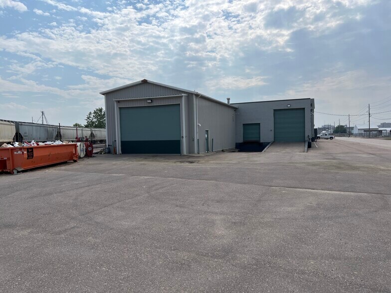 2106 3rd St, Sioux City, IA for lease - Building Photo - Image 1 of 1