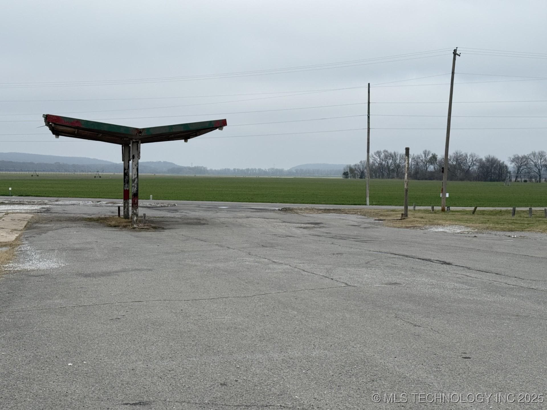 17353 Oklahoma 100, Webbers Falls, OK for sale Primary Photo- Image 1 of 8