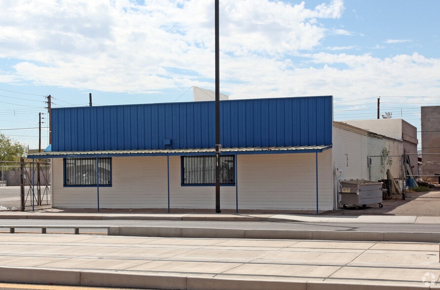 3255 E Washington St, Phoenix, AZ à louer - Photo du bâtiment - Image 3 de 14